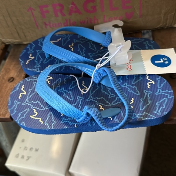 New with tags sandals. Size toddler large 9 to 10 cute blue with fish on them - Picture 2 of 8